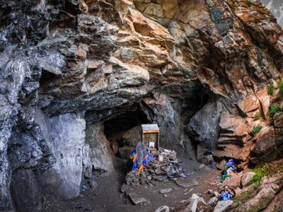 Dayan Deerkh Cave