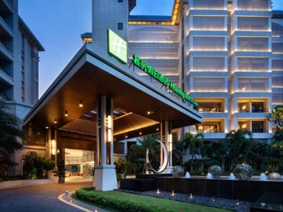 Holiday Inn Саняа Буудал