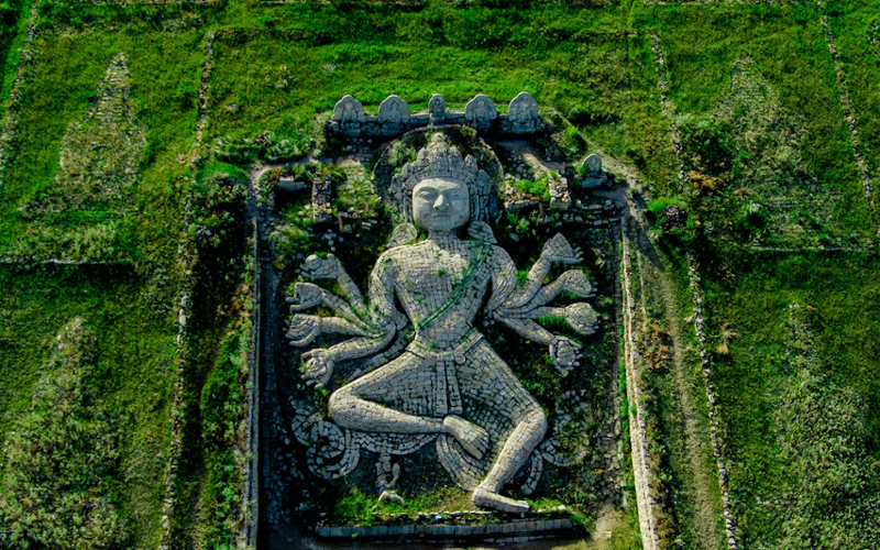 kh Burkhant Complex - Giant Statue of Danzanravjaa's Vision