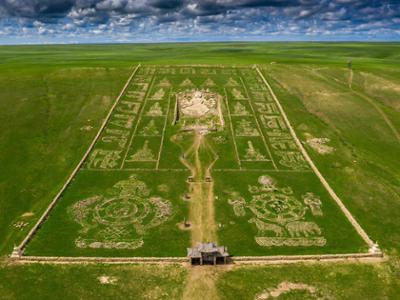 kh Burkhant Complex - Giant Statue of Danzanravjaa's Vision