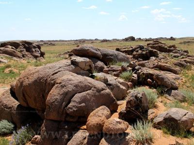 Rocky formations of Ikh Gazariin Chuluu