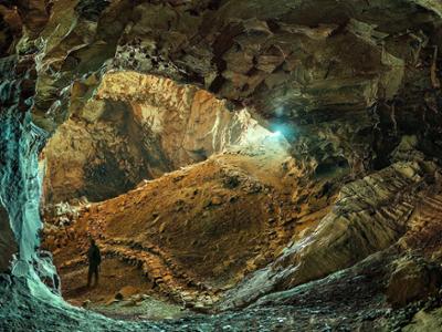 Khoid Tsenkher Cave