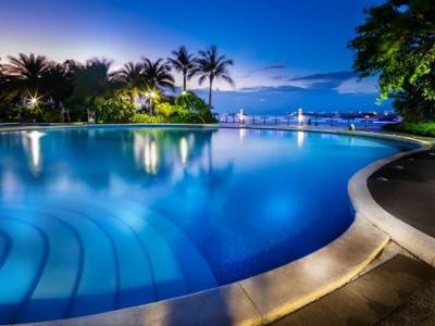 Phoenix Island Resort 