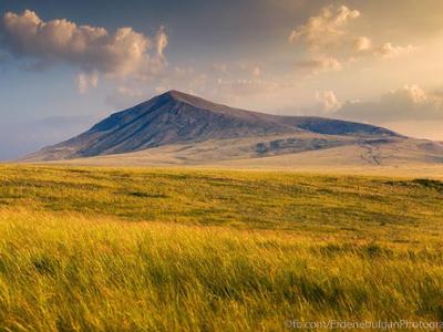 Shiliin Bogd Volcano
