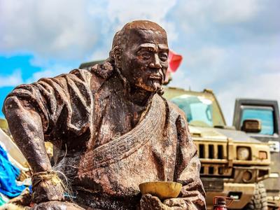Statue of Toroi Bandi