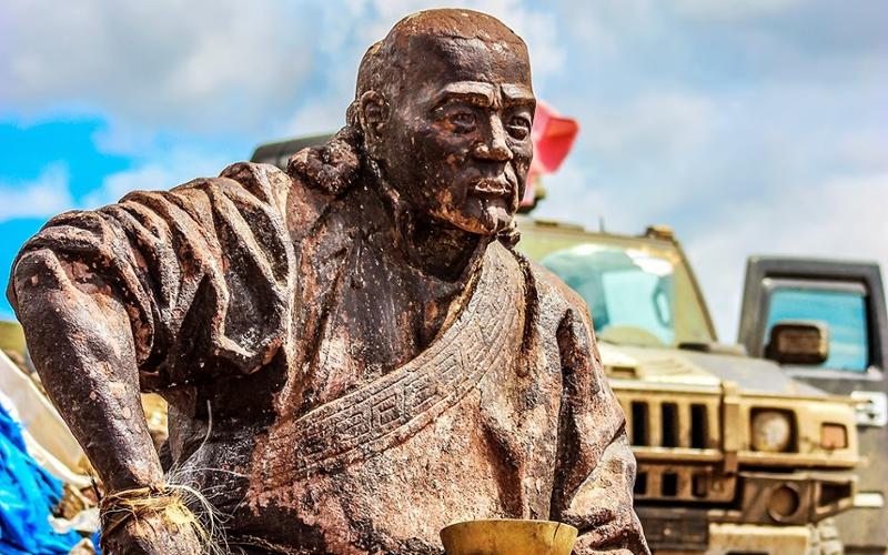 Statue of Toroi Bandi