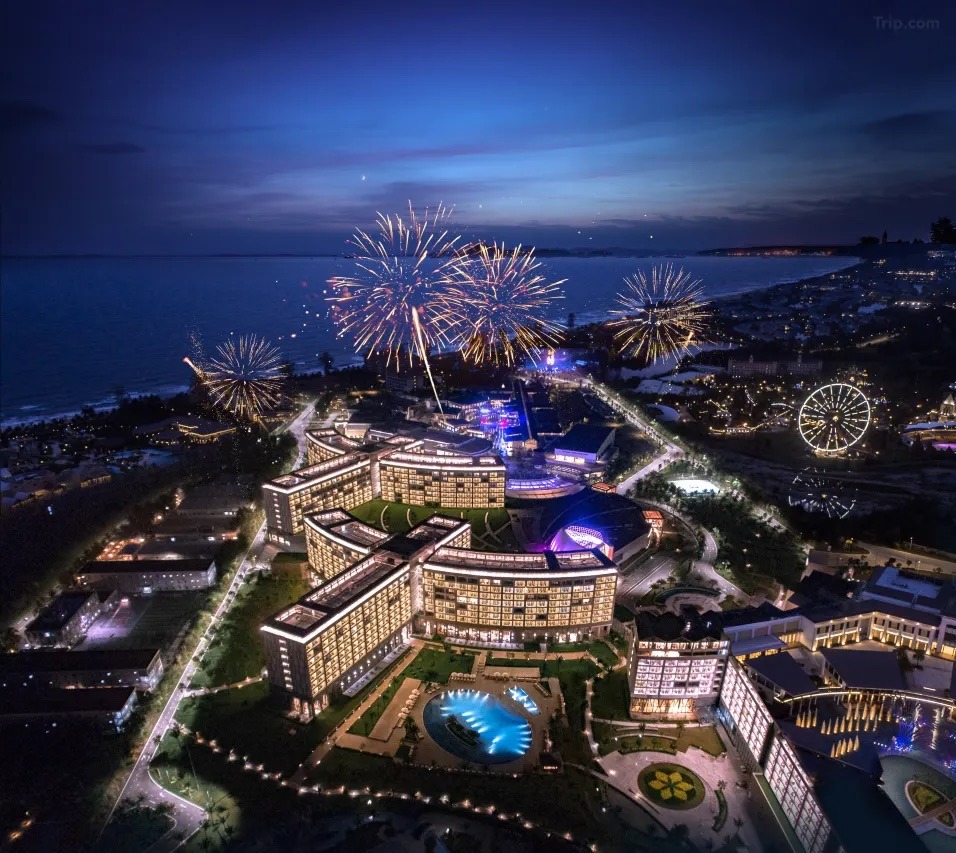 Wyndham Grand – cover