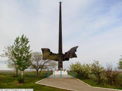 Victory Monument (Yalaltiin Khoshoo) - Dornod