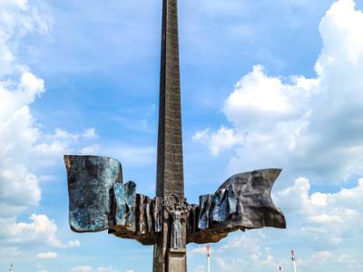 Victory Monument (Yalaltiin Khoshoo) - Dornod