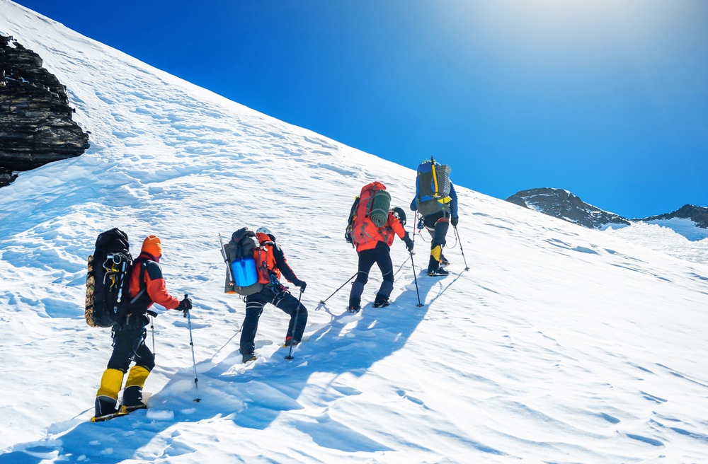 Première ascension au Népal : les secrets d’un guide local de montagne certifié pour bien débuter