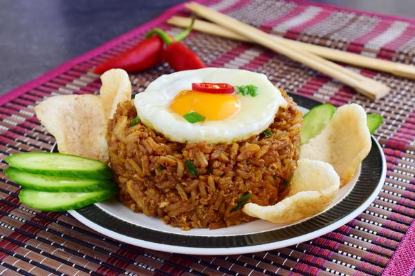 Plat de nasi goreng photo © by Bvlena via Shutterstock