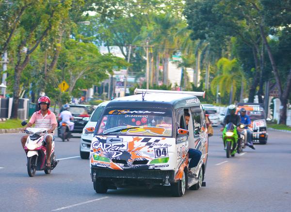 Un angkot à Padang, photo © Ba Dins via Shutterstock
