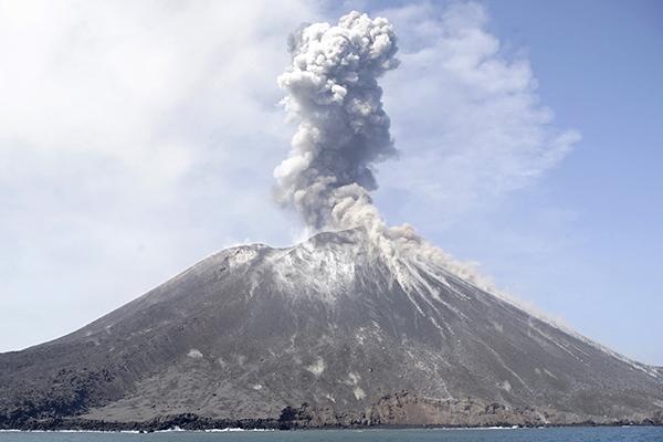Petite histoire du volcan Krakatoa… et de son fils!