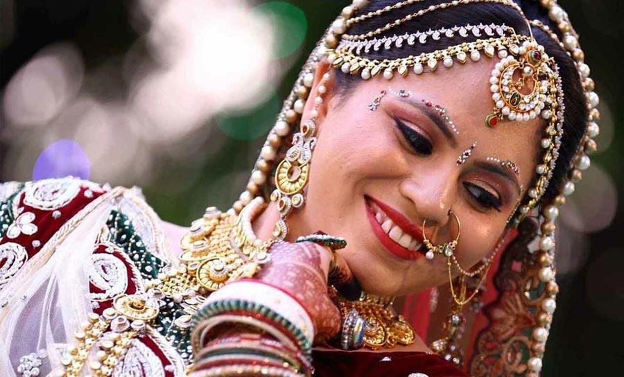 Indian clothes and costumes