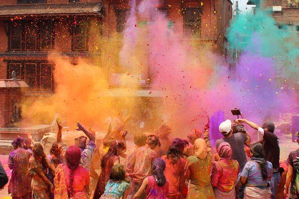Voyager en Inde pendant la Holi : comment s’y préparer ?