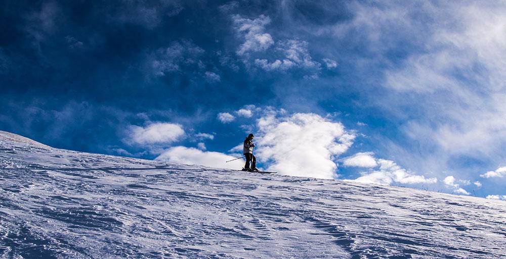 Skier au Kirghizistan