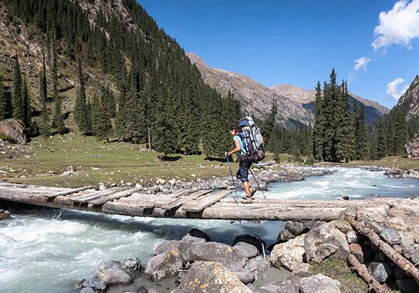 Les indispensables à mettre dans son sac pour un trek au Kirghizistan quand on est une femme